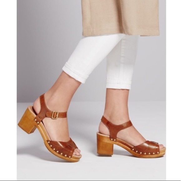 UGG Shoes - UGG Tan Janie Clog Leather Wooden Sandals